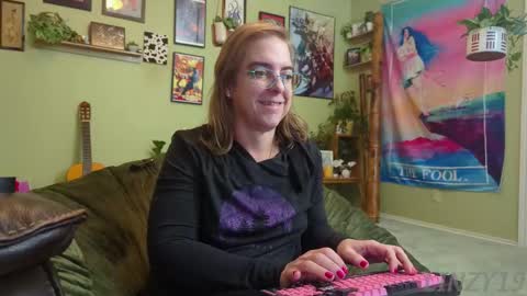 Snapshot of linzy19 chatting on 10, 11, 2025 Linzy19 online show from 10, 11, 2025