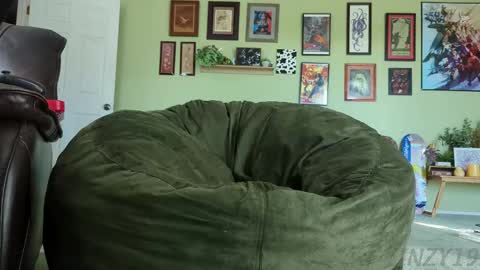 Snapshot of linzy19 chatting on 13, 11, 2025 Linzy19 online show from 13, 11, 2025