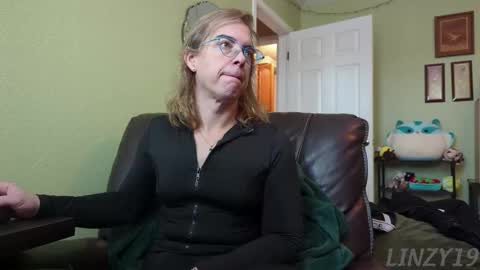 Snapshot of linzy19 chatting on 1, 12, 2025 Linzy19 online show from 1, 12, 2025