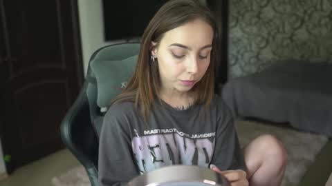 Snapshot of lis_silver chatting on 28, 9, 2025 Lisa online show from 28, 9, 2025