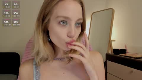 Snapshot of lisa_babymetal chatting on 7, 12, 2024 Lisa online show from 7, 12, 2024