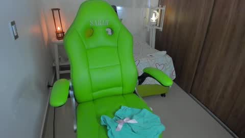 Lisa  online show from 17, 2, 2025