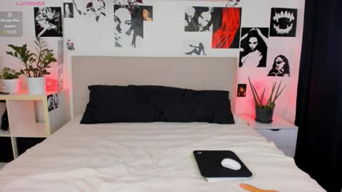 Snapshot of lisa_moons chatting on 23, 10, 2025 lisa_moons online show from 23, 10, 2025