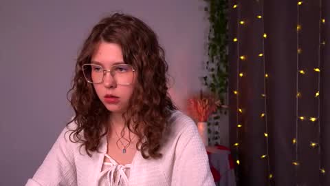  Lisa  online show from 27, 9, 2025