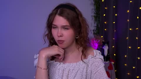  Lisa  online show from 9, 11, 2025