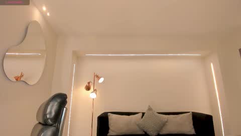 Lisa  Flowers online show from 5, 2, 2026