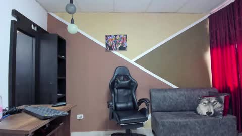 Lisa Gray Independent Model online show from 17, 10, 2025