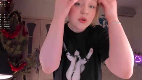 -Lisa- Help me to reach 100 thumbs up3 online show from 1, 1, 2025