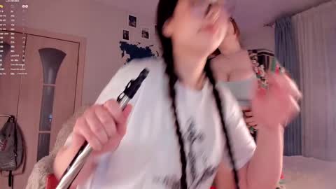 -Lisa- Help me to reach 100 thumbs up3 online show from 7, 2, 2025