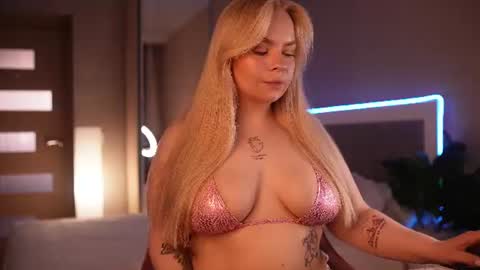 Snapshot of lisalovesweet chatting on 18, 6, 2026 Lisa online show from 18, 6, 2026