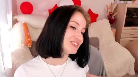 Snapshot of lisamooore chatting on 5, 7, 2026 Lisa Moore online show from 5, 7, 2026