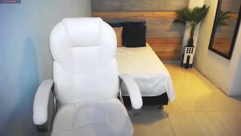 Liseth Fox online show from 23, 2, 2025