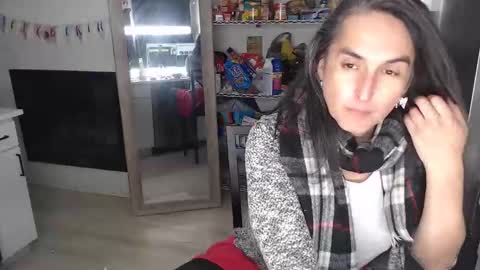 Snapshot of lisettelaroche chatting on 5, 12, 2025 Lisette LaRoche online show from 5, 12, 2025