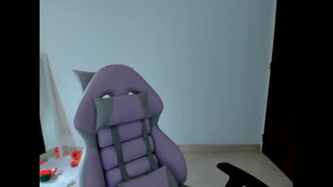 Snapshot of litlle_danni chatting on 16, 12, 2024 Danni online show from 16, 12, 2024