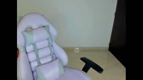 Snapshot of litlle_danni chatting on 17, 12, 2024 Danni online show from 17, 12, 2024