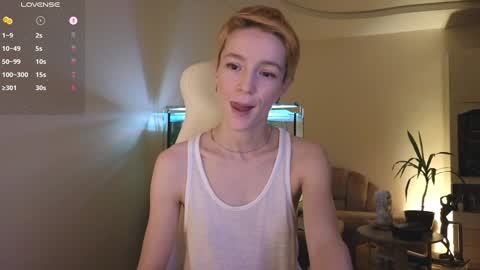 Snapshot of litllle_alis_a chatting on 2, 2, 2025 Alisa online show from 2, 2, 2025