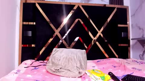 Ashley online show from 2, 12, 2025