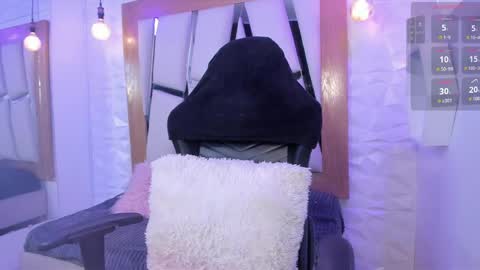 Snapshot of little__ary chatting on 25, 4, 2026 little ary online show from 25, 4, 2026