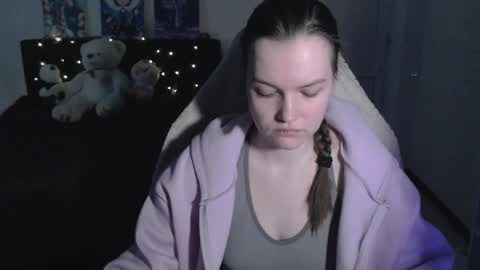 Snapshot of little__flowers chatting on 1, 5, 2026 little__flowers online show from 1, 5, 2026