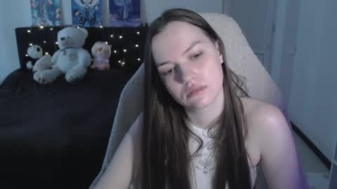 Snapshot of little__flowers chatting on 8, 5, 2026 little__flowers online show from 8, 5, 2026