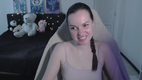 Snapshot of little__flowers chatting on 13, 5, 2026 little__flowers online show from 13, 5, 2026