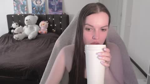 Snapshot of little__flowers chatting on 18, 5, 2026 little__flowers online show from 18, 5, 2026