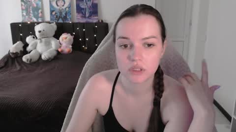 Snapshot of little__flowers chatting on 20, 5, 2026 little__flowers online show from 20, 5, 2026