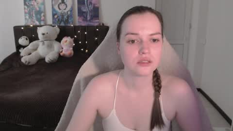 Snapshot of little__flowers chatting on 27, 5, 2026 little__flowers online show from 27, 5, 2026