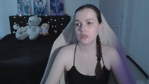 Snapshot of little__flowers chatting on 6, 6, 2026 little__flowers online show from 6, 6, 2026