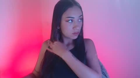 Snapshot of little_aphrodite2 chatting on 19, 10, 2025 Aliciaparaisss online show from 19, 10, 2025
