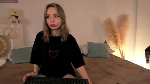 Snapshot of little_clare_ chatting on 22, 5, 2026 little_clare_ online show from 22, 5, 2026