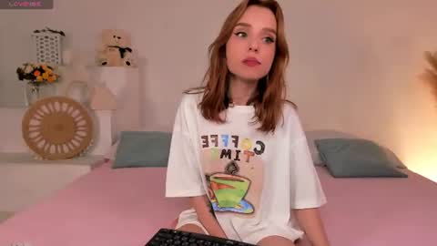 Snapshot of little_clare_ chatting on 22, 7, 2026 little_clare_ online show from 22, 7, 2026