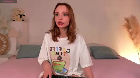 Snapshot of little_clare_ chatting on 23, 7, 2026 little_clare_ online show from 23, 7, 2026