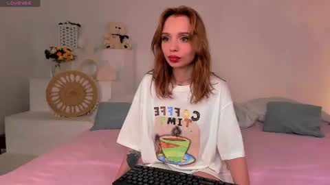 Snapshot of little_clare_ chatting on 24, 7, 2026 little_clare_ online show from 24, 7, 2026