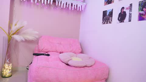 Snapshot of little_effy18_ chatting on 14, 12, 2024 Little Effy online show from 14, 12, 2024