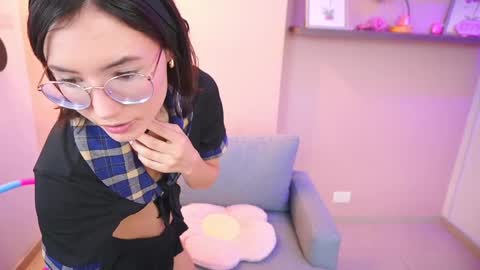 Snapshot of little_effy18_ chatting on 1, 3, 2025 Little Effy online show from 1, 3, 2025