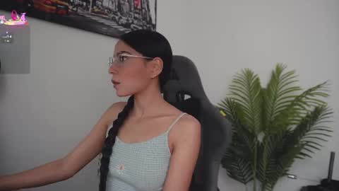Snapshot of little_eli chatting on 22, 6, 2026 Help me reach 100 likes online show from 22, 6, 2026