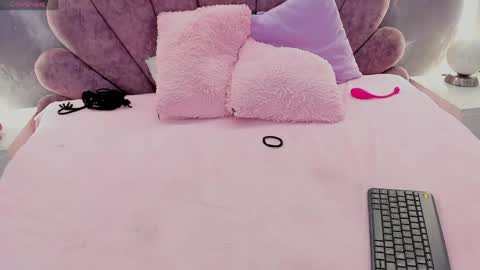 Snapshot of little_melanie chatting on 19, 4, 2026 little_melanie online show from 19, 4, 2026