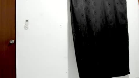 Snapshot of little_rapunsel_ chatting on 8, 1, 2025 RAPUNSEL AND CAIN online show from 8, 1, 2025