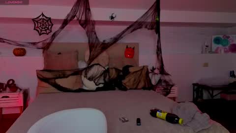 Snapshot of little_siin chatting on 1, 11, 2025 little_siin online show from 1, 11, 2025