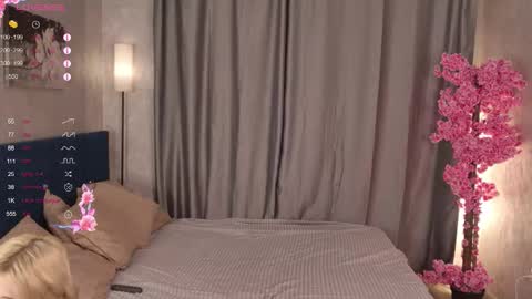 Snapshot of little_sunshinee chatting on 21, 10, 2025 Elis online show from 21, 10, 2025