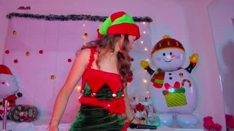 Snapshot of littlee_emma_ chatting on 22, 12, 2024 littlee_emma_ online show from 22, 12, 2024