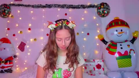 Snapshot of littlee_emma_ chatting on 23, 12, 2024 littlee_emma_ online show from 23, 12, 2024