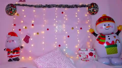 Snapshot of littlee_emma_ chatting on 23, 12, 2024 littlee_emma_ online show from 23, 12, 2024