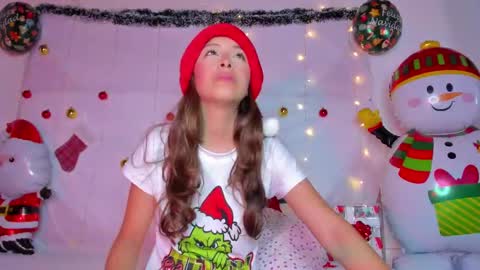 Snapshot of littlee_emma_ chatting on 26, 12, 2024 littlee_emma_ online show from 26, 12, 2024
