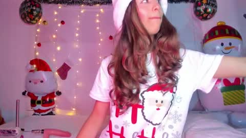 Snapshot of littlee_emma_ chatting on 28, 12, 2024 littlee_emma_ online show from 28, 12, 2024