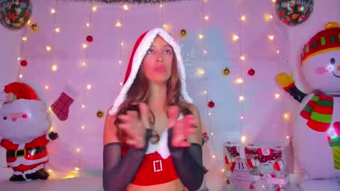 Snapshot of littlee_emma_ chatting on 31, 12, 2024 littlee_emma_ online show from 31, 12, 2024