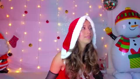 Snapshot of littlee_emma_ chatting on 31, 12, 2024 littlee_emma_ online show from 31, 12, 2024