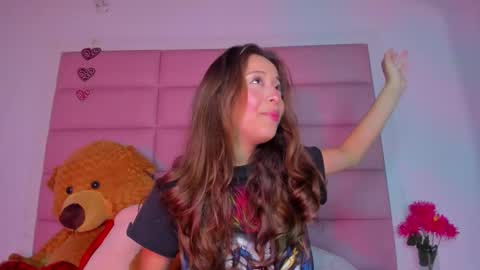 Snapshot of littlee_emma_ chatting on 3, 1, 2025 littlee_emma_ online show from 3, 1, 2025