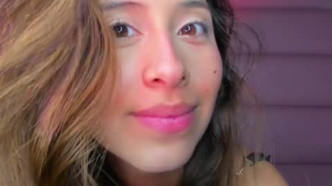 Snapshot of littlee_emma_ chatting on 4, 1, 2025 littlee_emma_ online show from 4, 1, 2025